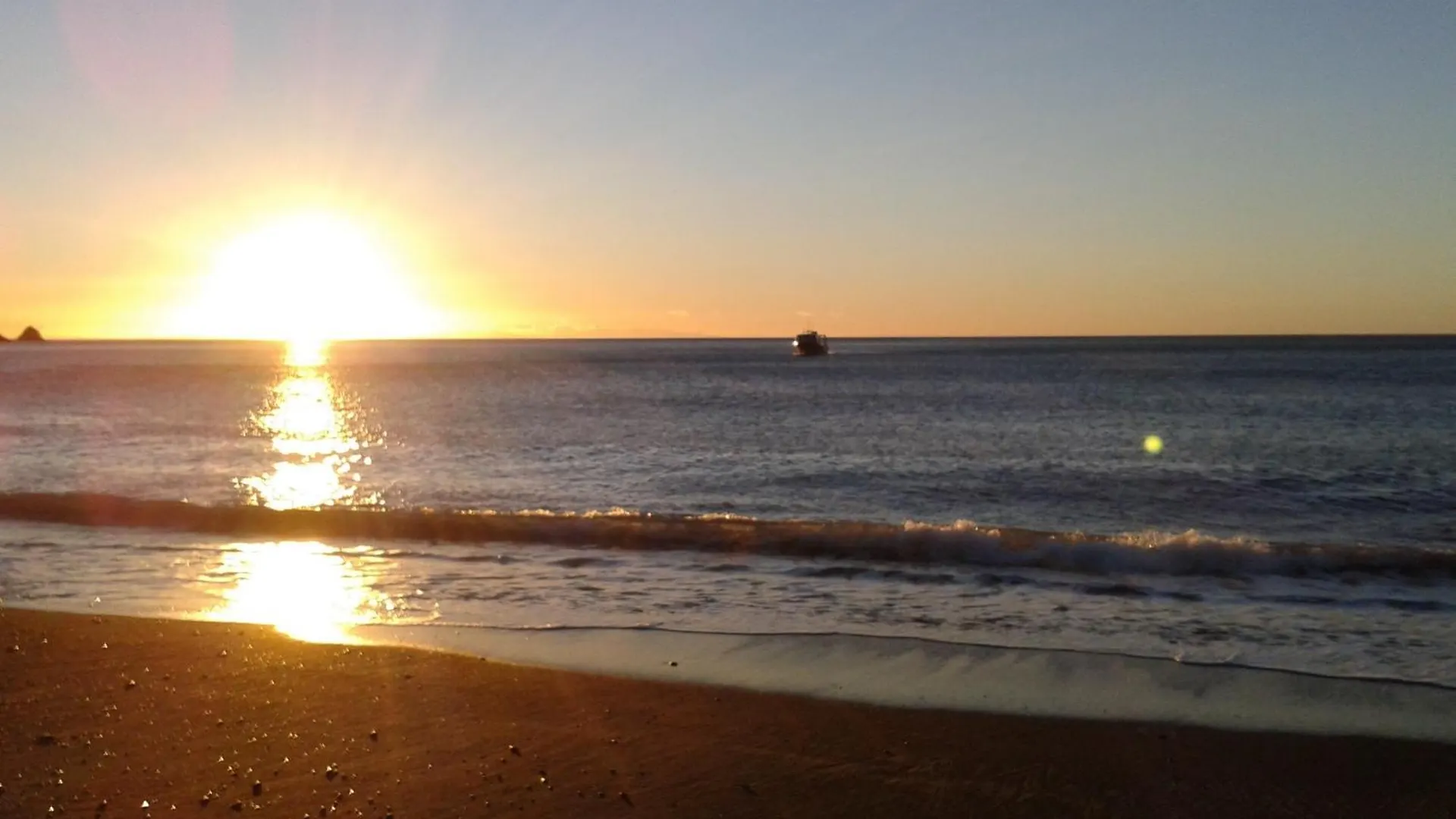 Holiday home Sunrise Beach House - Rarangi Holiday House Tuamarina